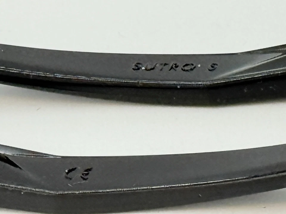 OAKLEY SUTRO «S» СОЛНЦЕЗАЩИТНЫЕ ОЧКИ МАЛЕНЬКИЙ ЗАМЕНЫ ДУЖКИ РУКИ И ЗНАЧКИ ПОЛИРОВАННЫЙ ЧЕРНЫЙ - Изображение 4 из 4