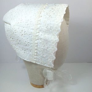 Vintage 1970's White Baby Girls Lace Baby Bonnet