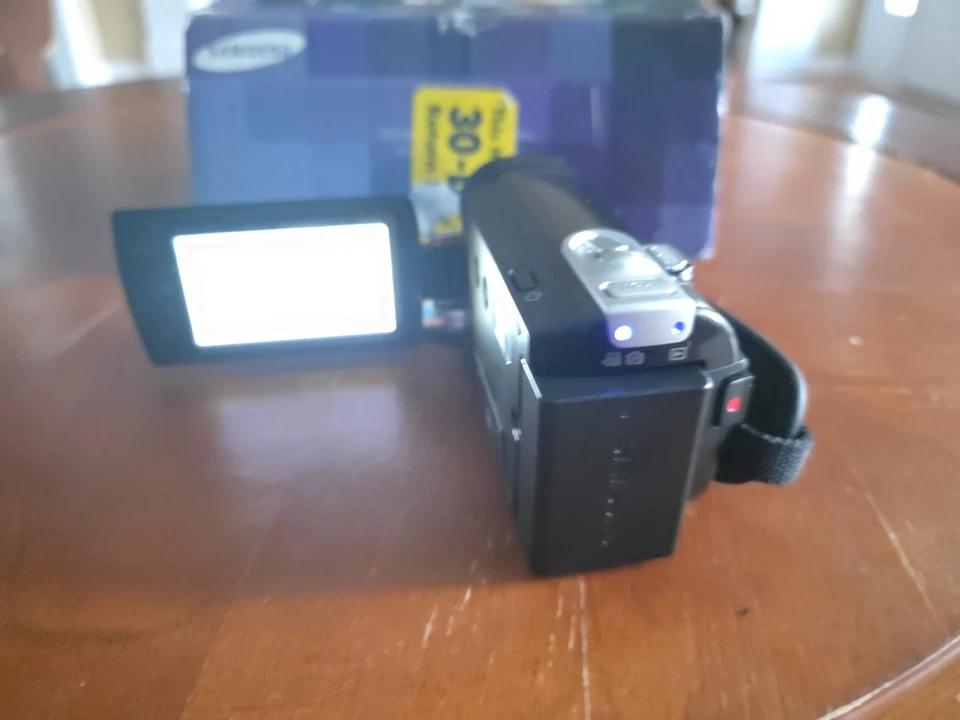 Samsung SMX-F40BN Handheld Camcorder 65x Zoom Camcorder Only - Read - Image 4 of 4