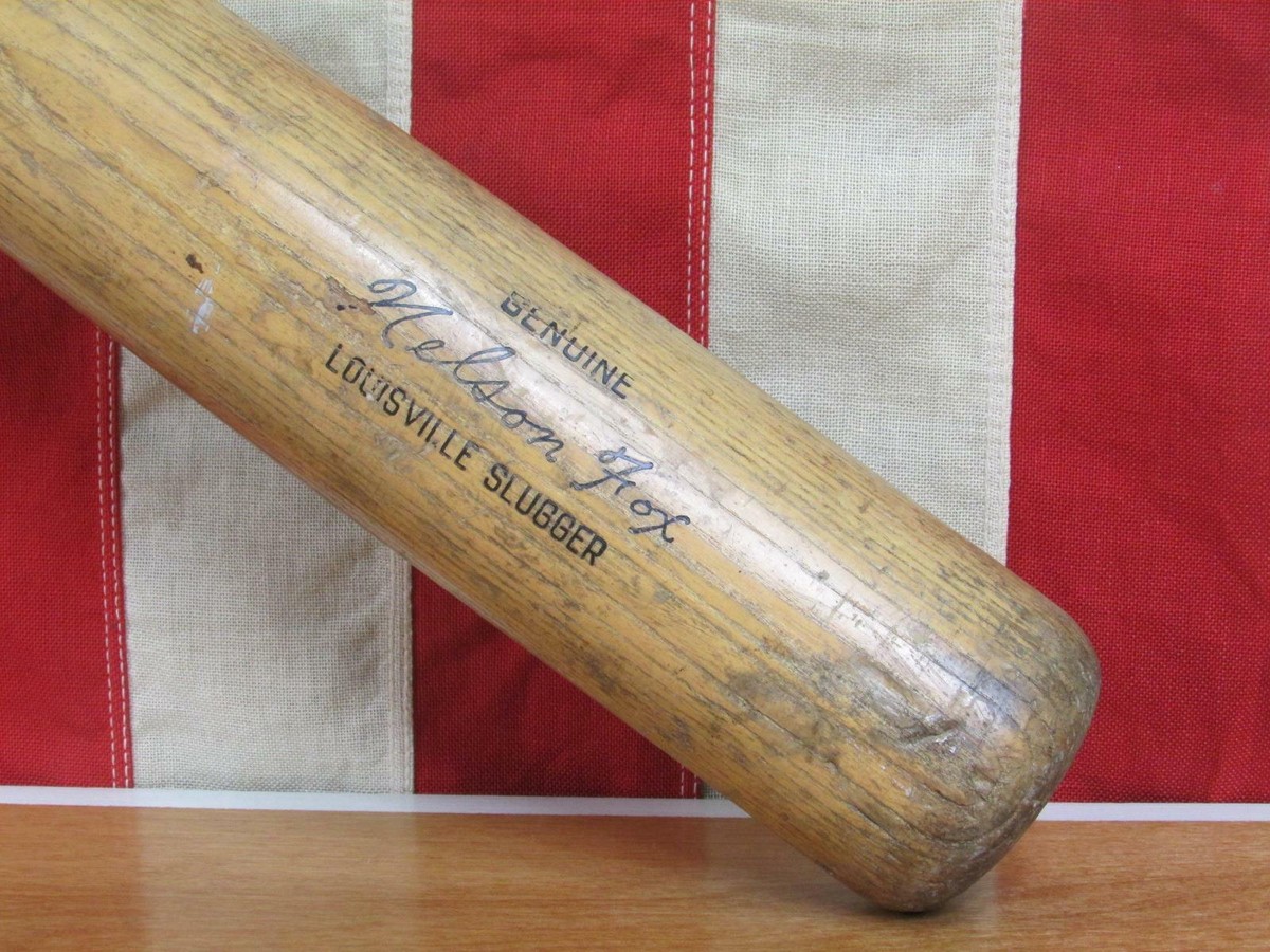 Vintage Louisville Slugger Wood Baseball Bat HOF Nelson Fox Model