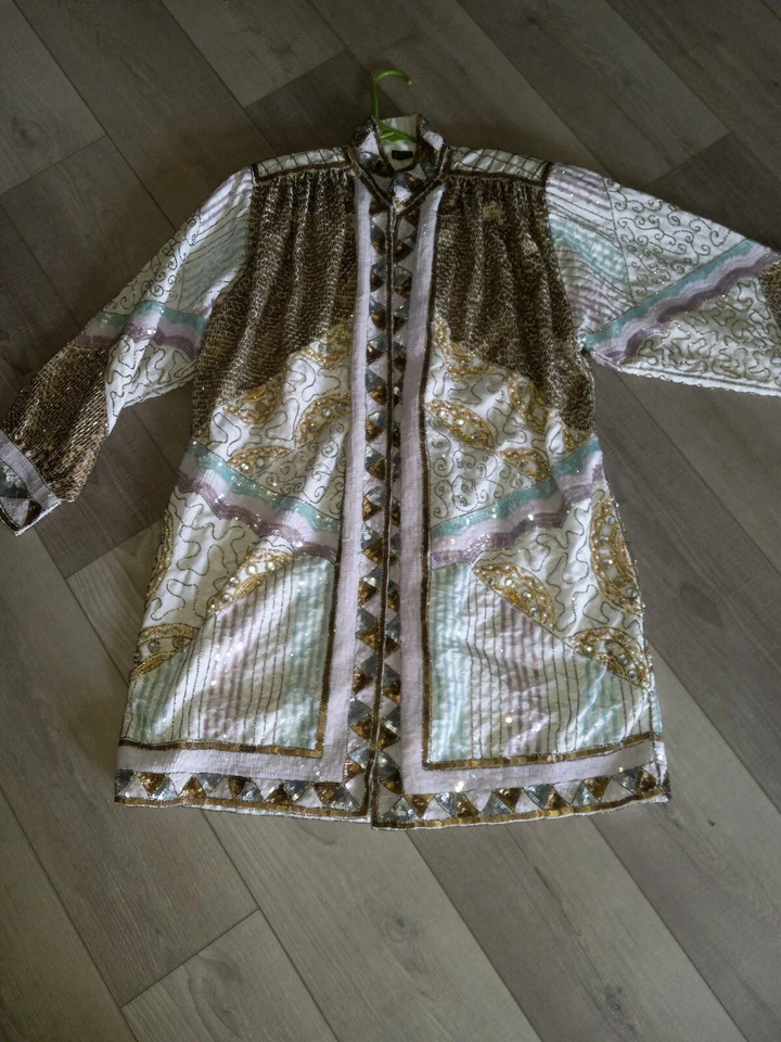 CHAQUETA ART DECO VINTAGE DE SEDA BLANCA CON CUENTAS A MANO AÑOS 80. HERMOSO Foto 3 de 4