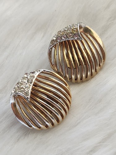 Vintage Boucher 521819 Clear Rhinestone Ribbed Swirl Clip On Earrings Read! - Picture 2 of 14