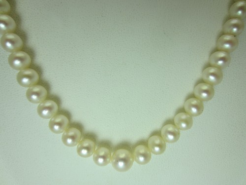 Tiffany & Co. Ziegfeld Cultured Pearl Necklace 7.75 to 6 mm. 20 to 16.5 in. - Picture 10 of 15