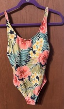 NWT Hurley UPF 50 One Piece Floral Swimsuit Women's Sz S Tropical NEW TbA3
