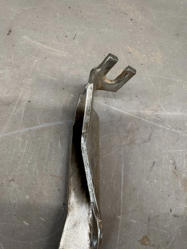 1965 - 1968 雪佛兰 Impala 自动电动滑翔车架换档联动杆交叉支撑 — 第 4/4 张图片