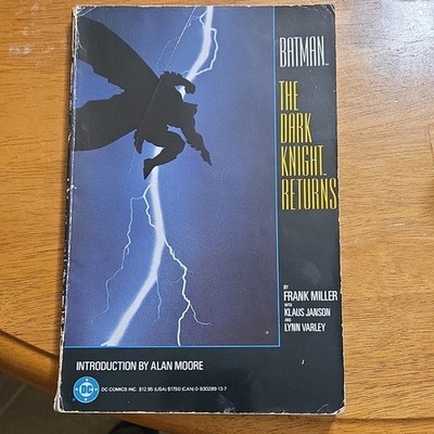 DC Comics Batman: The Dark Knight Returns Softcover Frank Miller Alan Moore