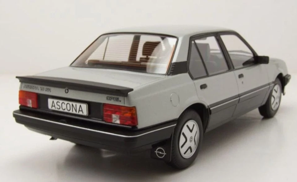 MODELCAR - Voiture de 1981 couleur grise - OPEL Ascona C SR - 1/18 - MOD18460 - Photo 2/4