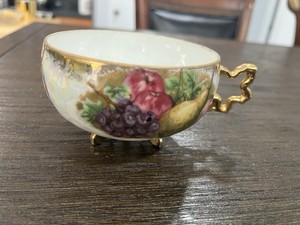 Porcelain Vintage Fruit Pattern Coffee Cup Gold-Tone Handle 10 oz, 1pc