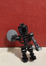 LEGO Fantasy Era Castle Minifigure Black Skeleton Warrior 7094 & White Skeleton