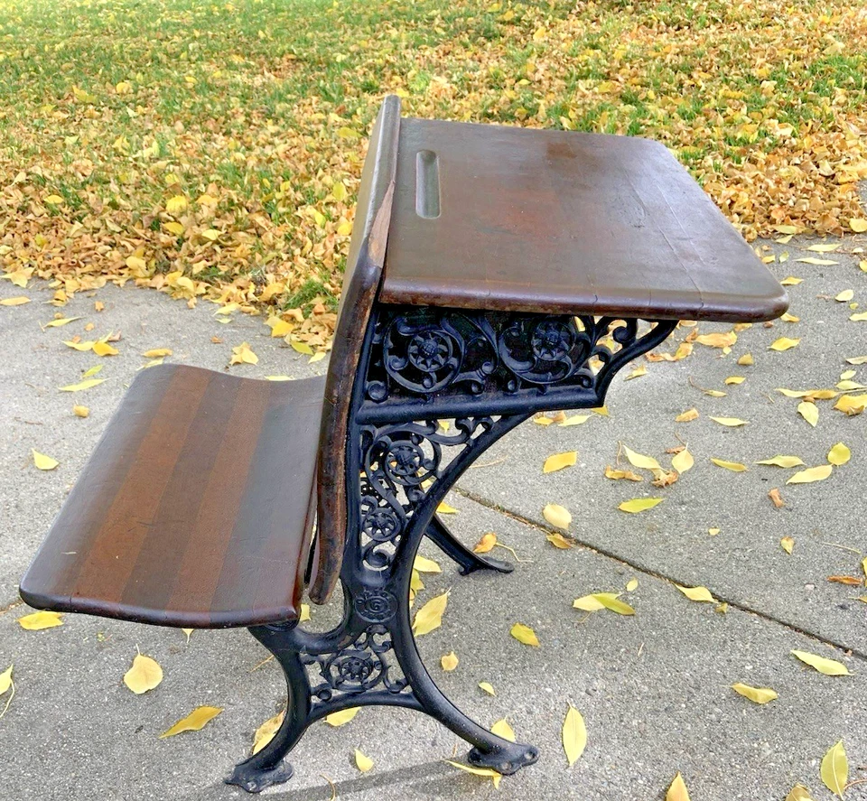 PETITE ANTIQUE SCHOOL DESK, SMALL, KINDERGARTEN SIZE, 24 INCH HEIGHT - Image 2 of 4