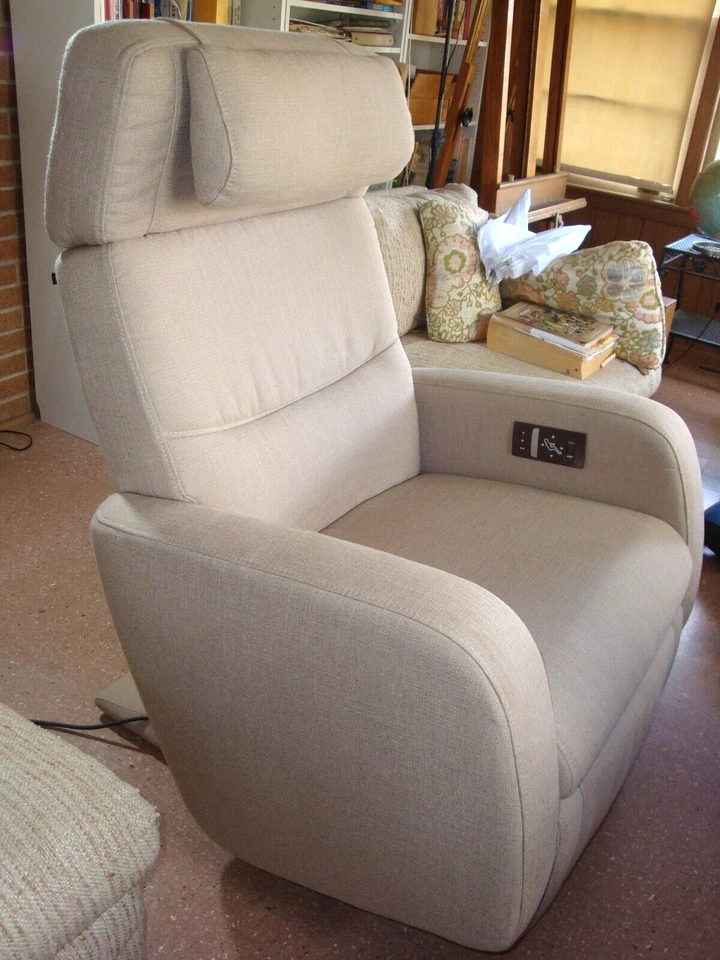 2014 Human Touch Perfect Chair PC-8500 Recline Classic Zero Gravity Chair - Image 3 of 4