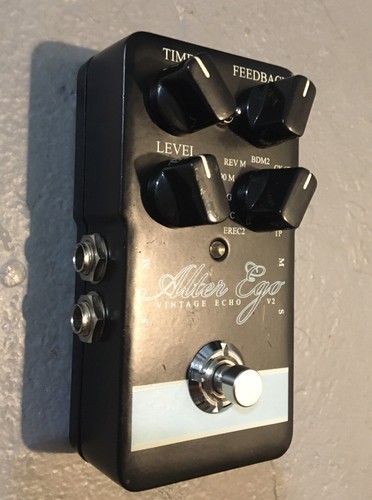 TC Electronic Alter Ego V2 Vintage Echo Stereo Delay Looper Guitar Effect Pedal - Picture 3 of 6