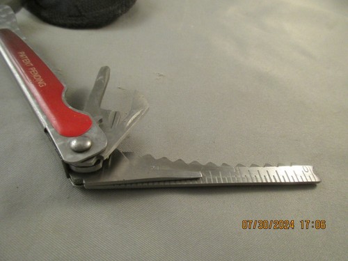 Sheffield Stainless Steel 3pc Knife Set 1 multitool, 2 folding knives used China - Picture 7 of 21