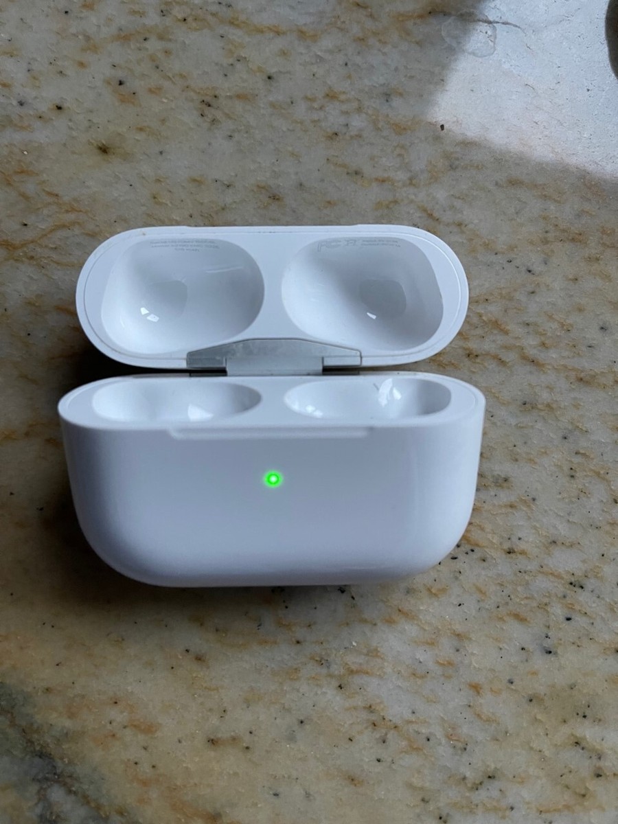 Genuine Apple White AirPods Pro Charging Case,cord.Slightly used
