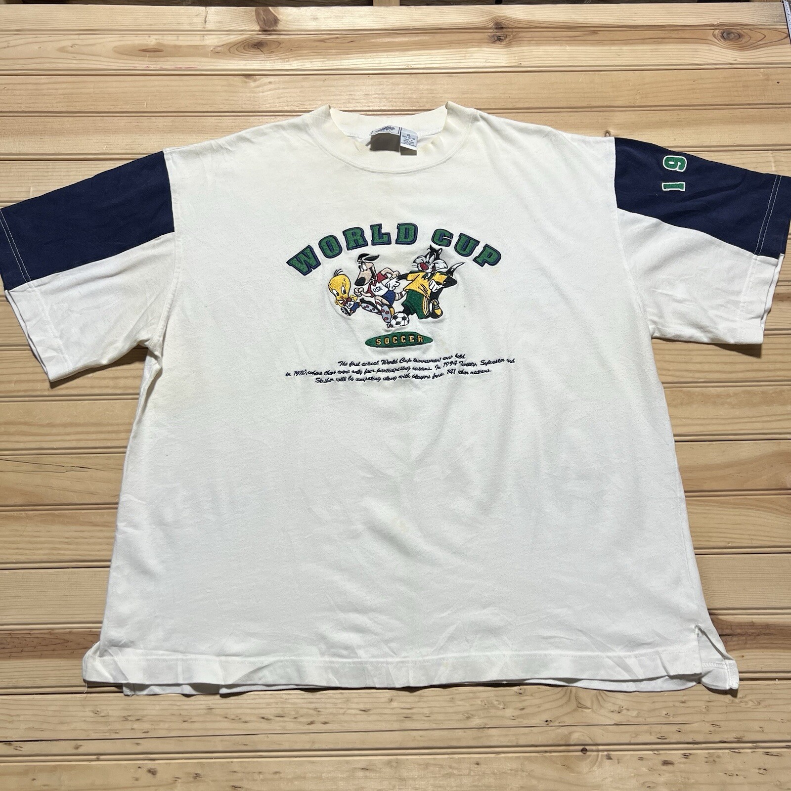 Vintage 1994 Looney Tunes World Cup Soccer Embroidered XL T-Shirt