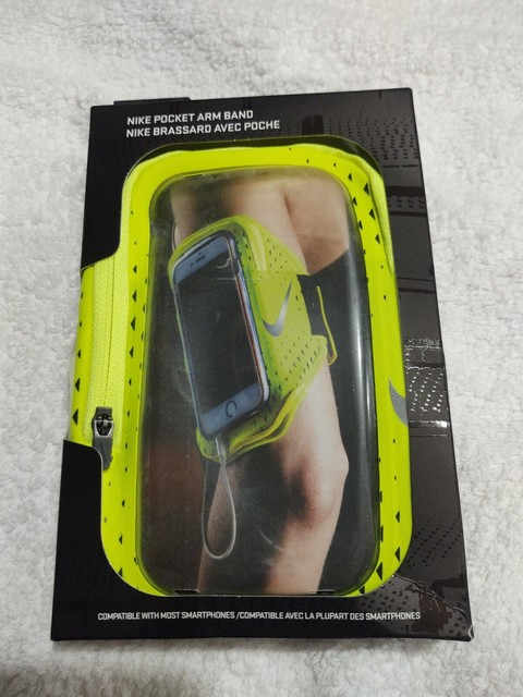 nike pocket armband