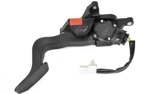 NEW OEM Accelerator Pedal With Module And Position Sensor 42790359 07-08 Aveo - Picture 1 of 2