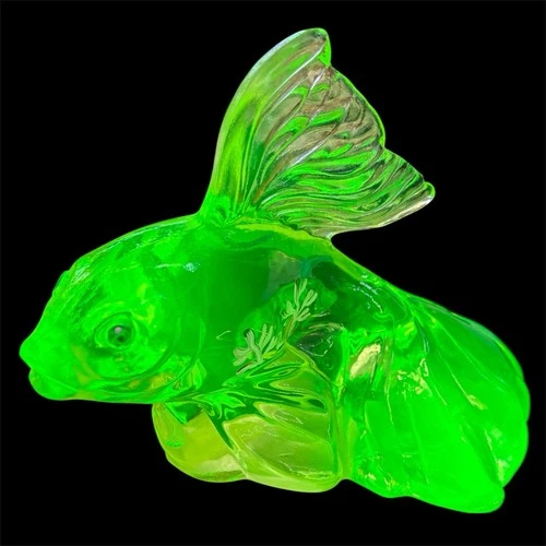 Fenton Topaz uranium vaseline fish #38/250
