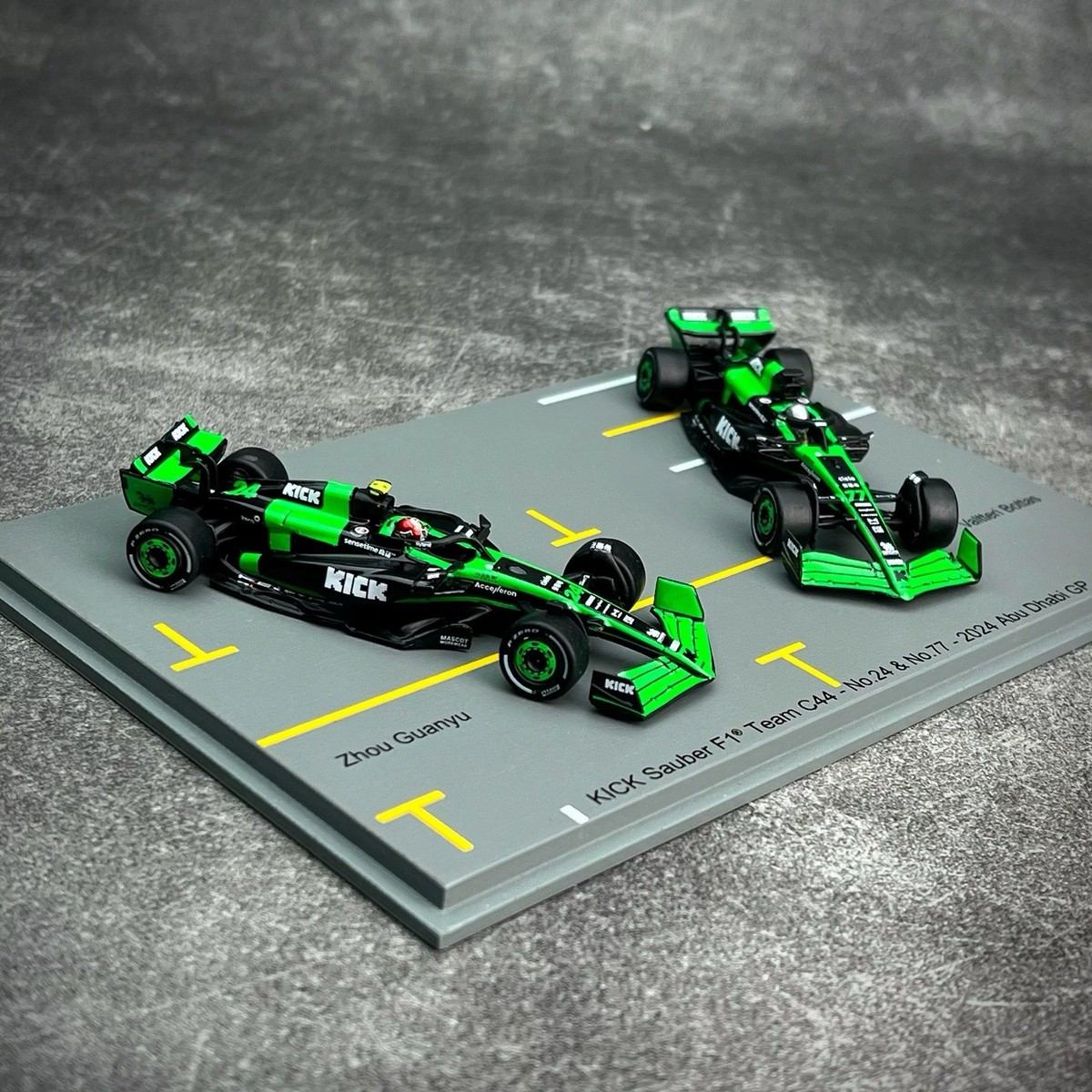 ミニカー Sauber C44 Stake F1 Team KICK 2024 2024 Stake F1® Sauber C44 Show Car | F1 Authentics