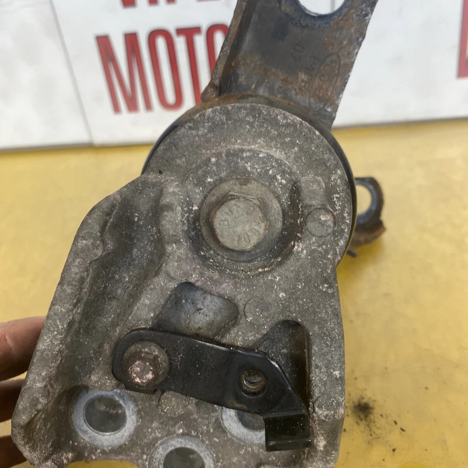 Ford Fiesta MK7 Top Engine Mount Driver Offside C1B16F012AC 1.0 Petrol M1JE SFJA - Image 4 of 4