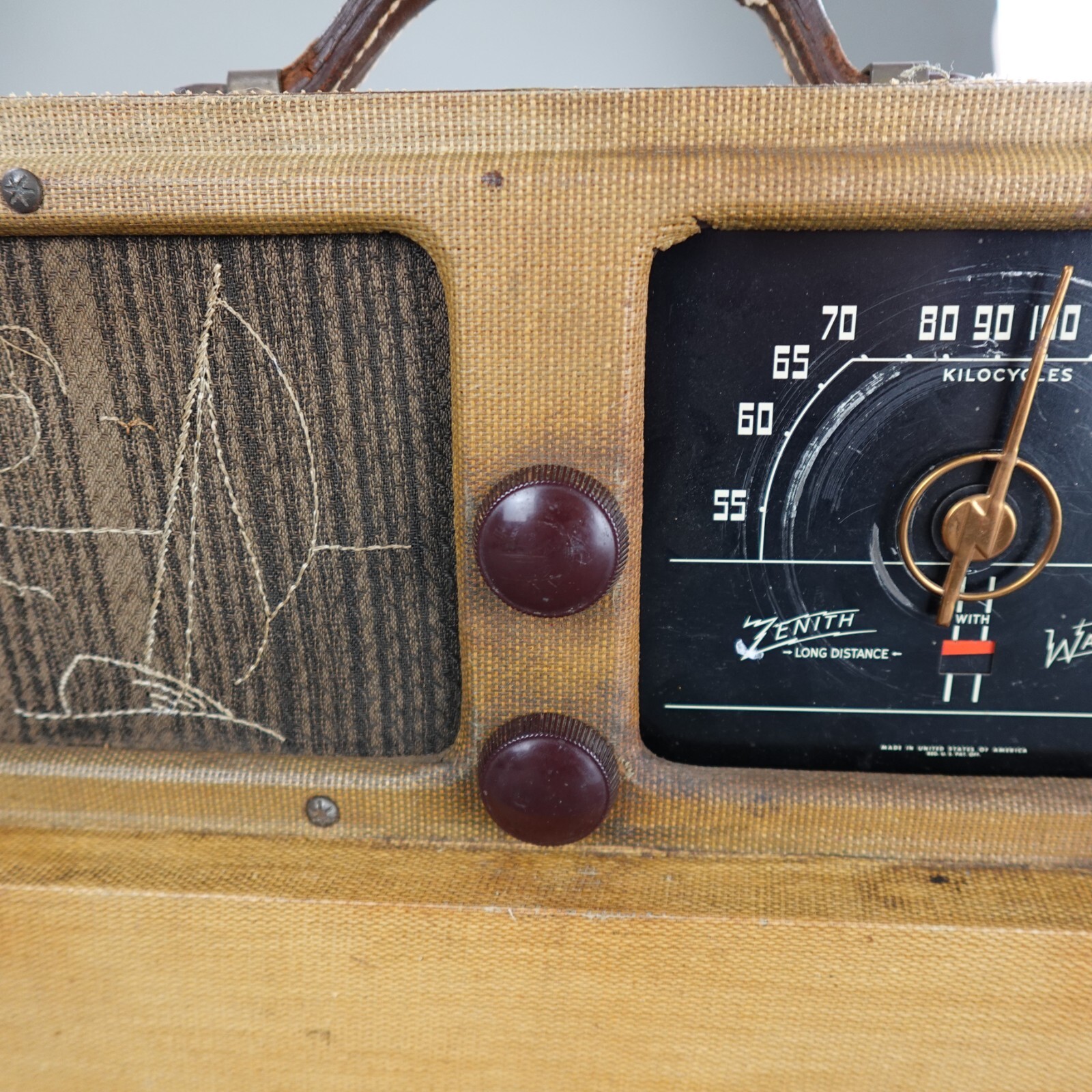 Vintage Zenith Radio Portable Model 6G601M Universal Wave