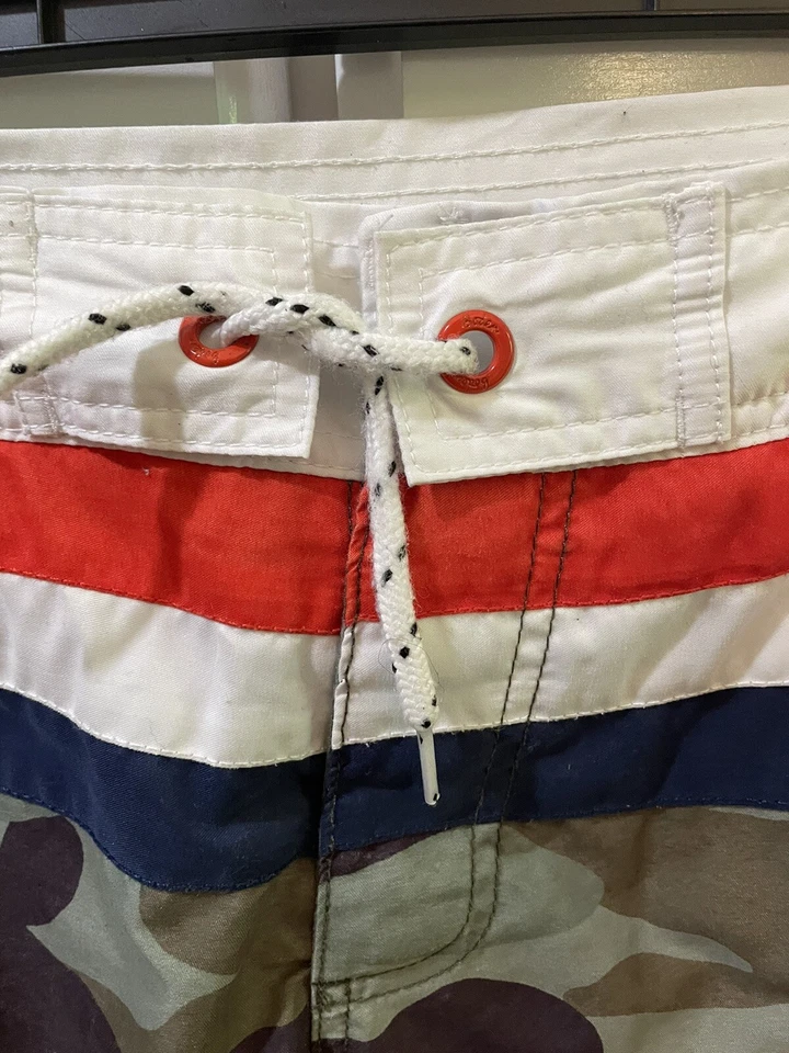 Boden Niños Board Shorts Niños 13-14 años Camuflaje Rayas Bolsillos Malla Forro Pantalones Cortos de Natación Foto 2 de 4