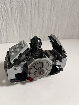 LEGO Star Wars 75128 - TIE Advanced Prototype