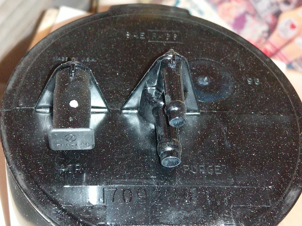 Контейнер для паров топлива Standard Motor Products CP1022 - Изображение 2 из 4