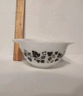 Pyrex Gooseberry Cinderella Bowl 1 1/2 pt. #441 Black & White EUC EXCELLENT