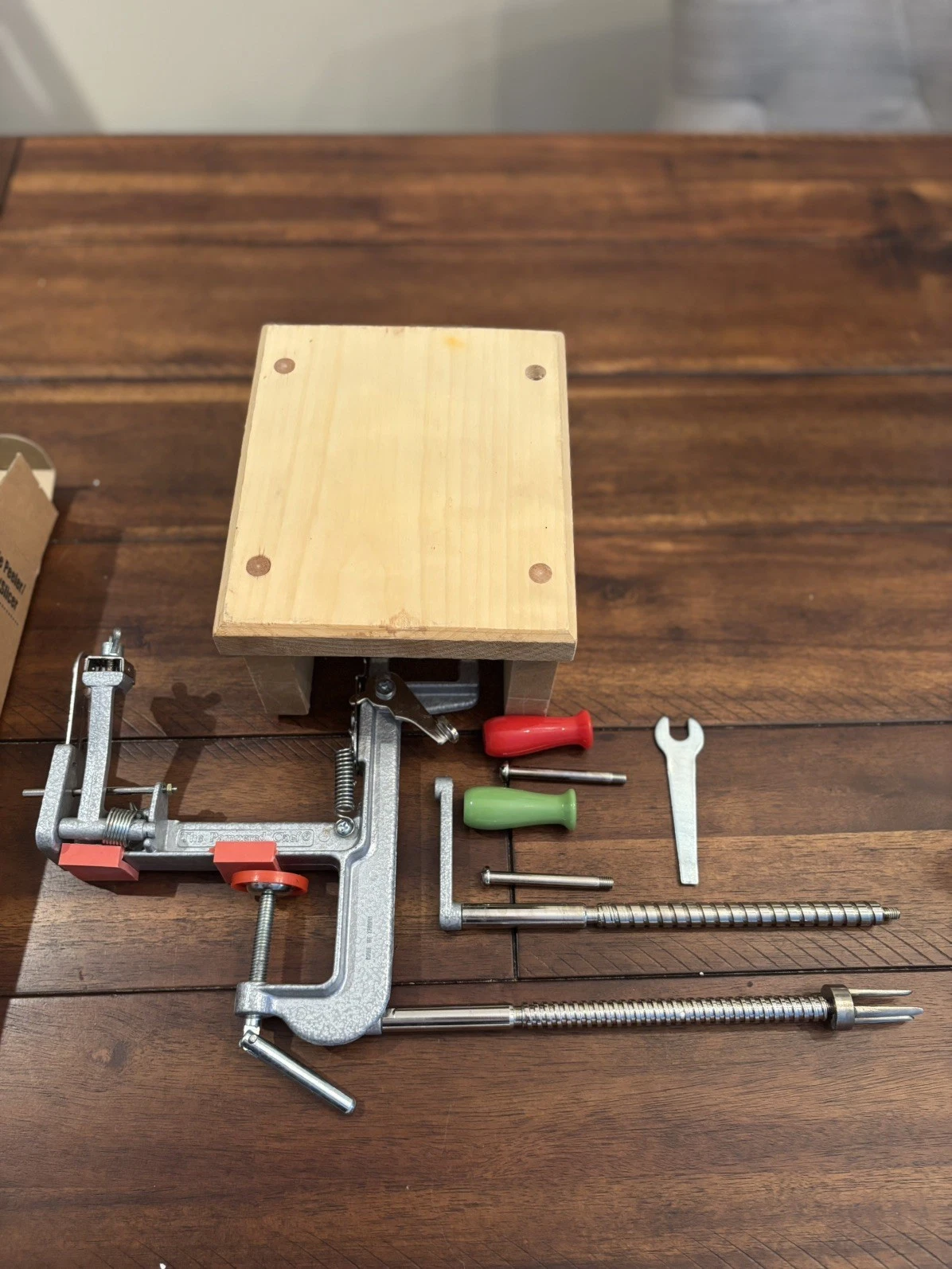 Pampered Chef Apple Peeler, Corer, & Slicer w/Stand & 2nd Thick slicer included
Opens in a new windo