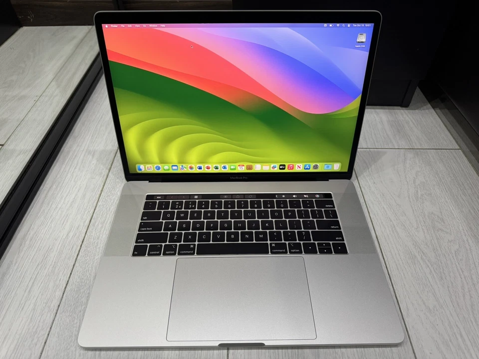 Apple MacBook Pro Retina 15.4” 2018 - 1TB SSD 32GB Ram 2.9GHz 6-Core i9 Pro 560X - Image 4 of 4