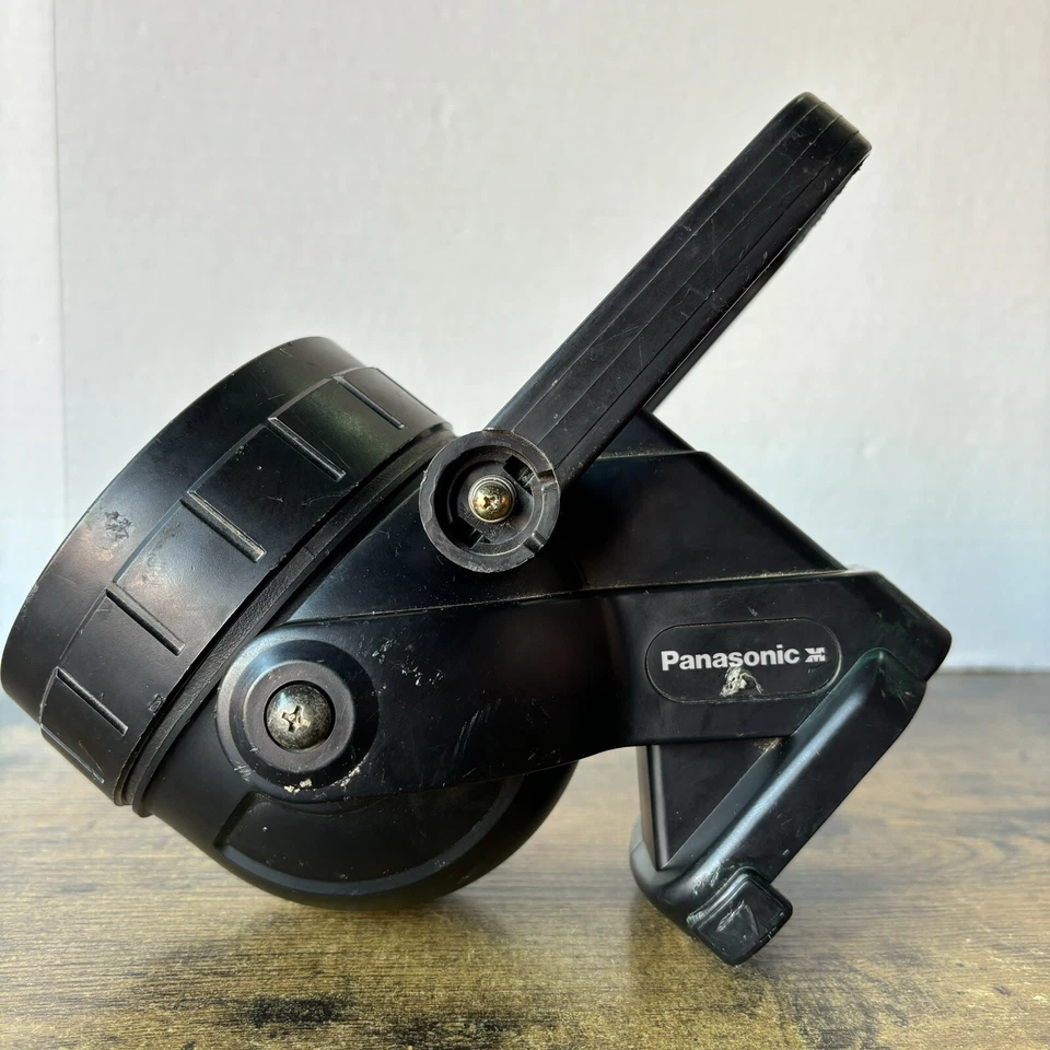 Luz de punto de trabajo Panasonic EY3790 hecha en Japón - sin probar - viene con bombilla adicional Foto 3 de 4