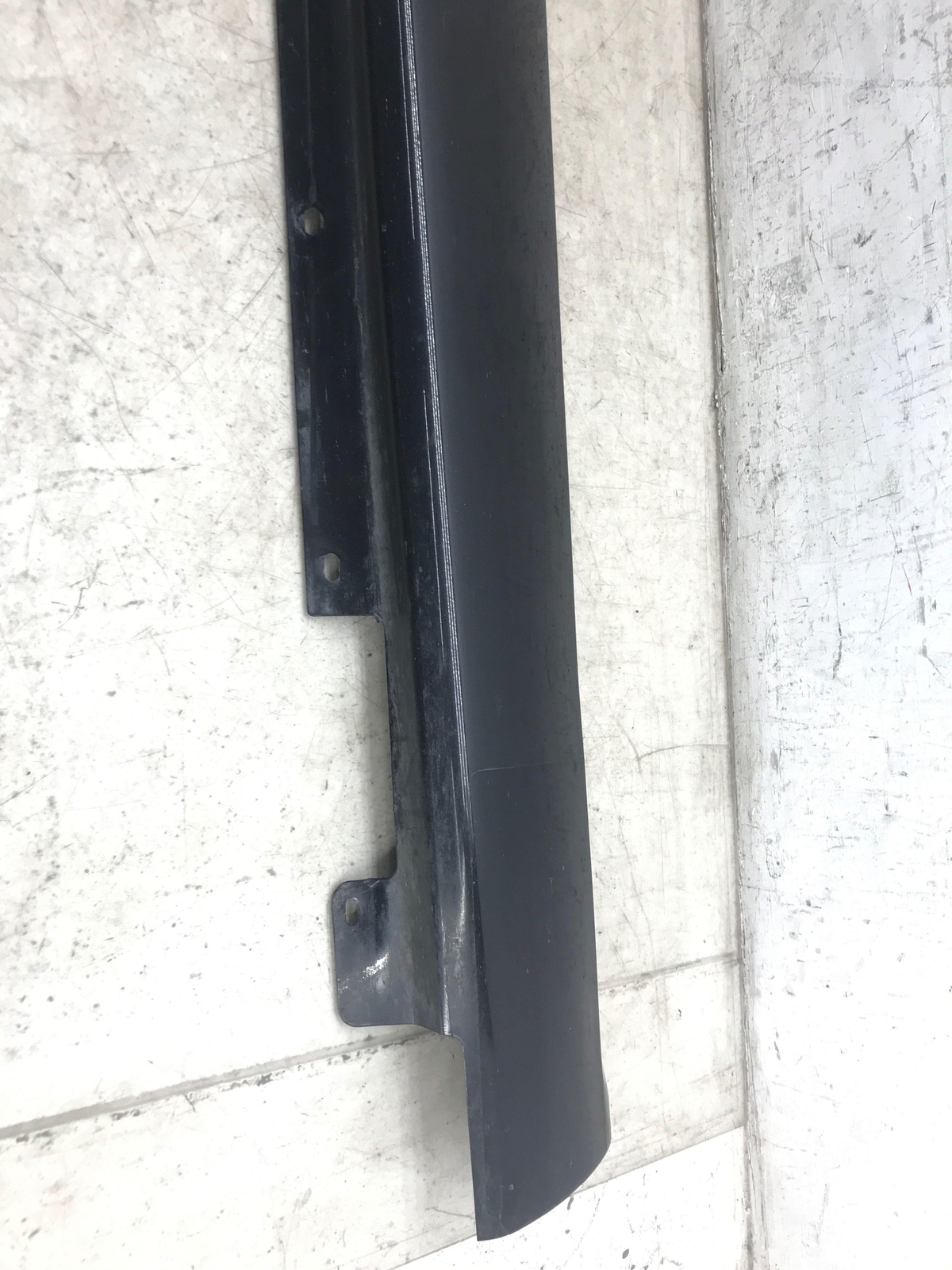 ASTON MARTIN RAPIDE RIGHT ROCKER PANEL MOULDING SIDE SKIRT BLACK OEM