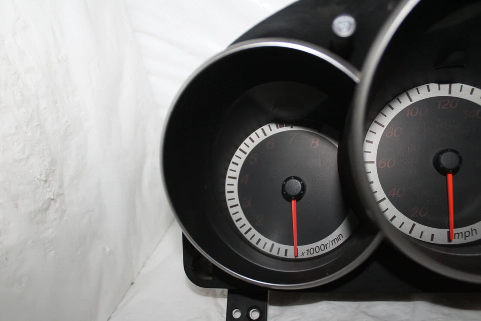 Cuadro de instrumentos velocímetro 2010 2011 Mazda 3 indicadores de panel de instrumentos 63.670 millas Foto 3 de 4