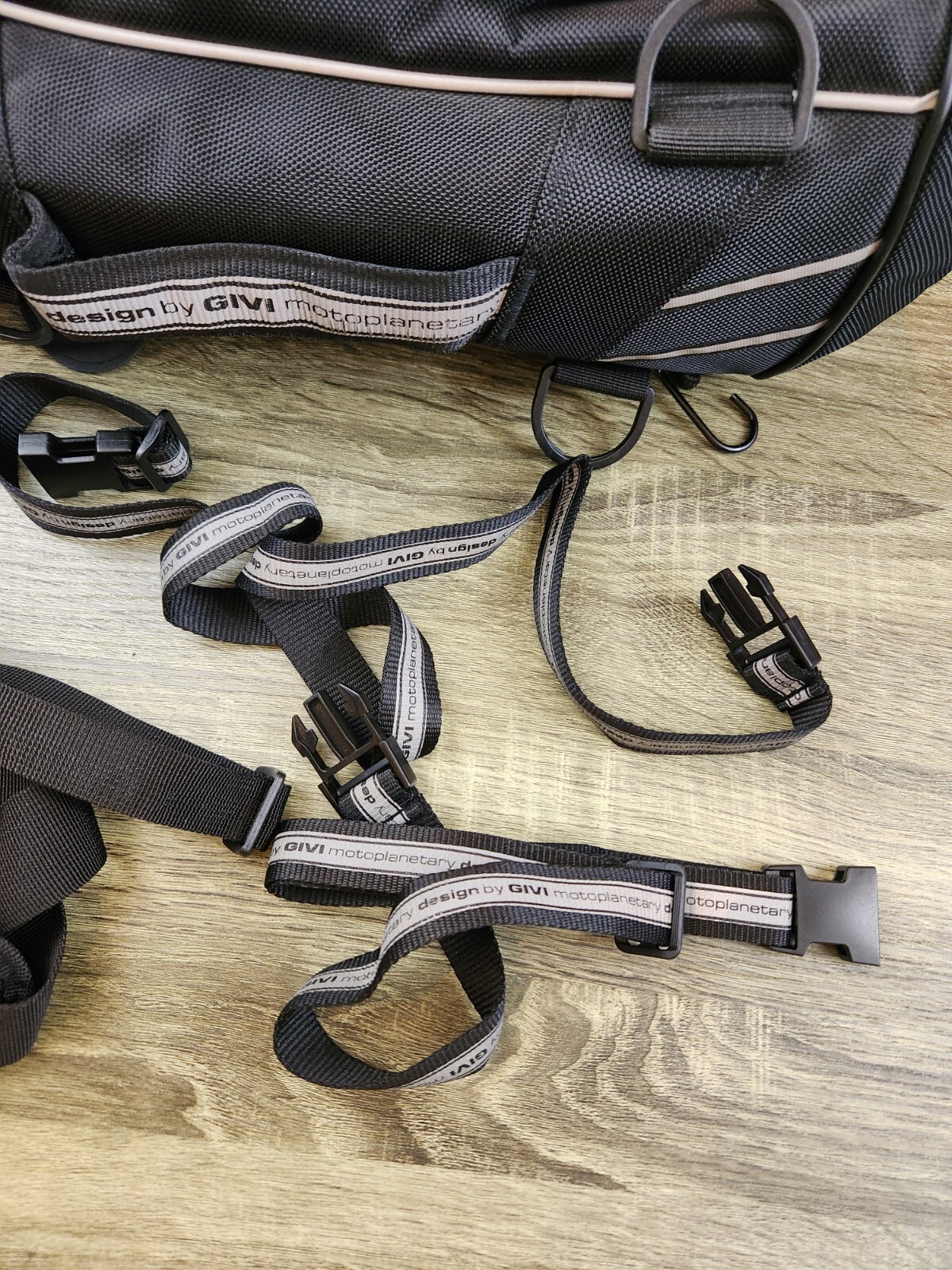 Givi Motorcycle Tank Bag Silver Bag Hi Performance Luggage Motoplanetary Black