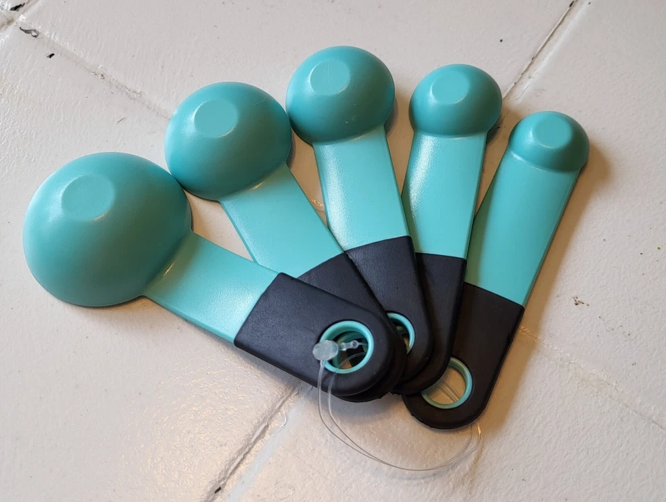 Kitchenaid Aqua Blue Plastic Measuring Spoon 5 Piece Set w Black Silicone Grips - Image 2 of 4