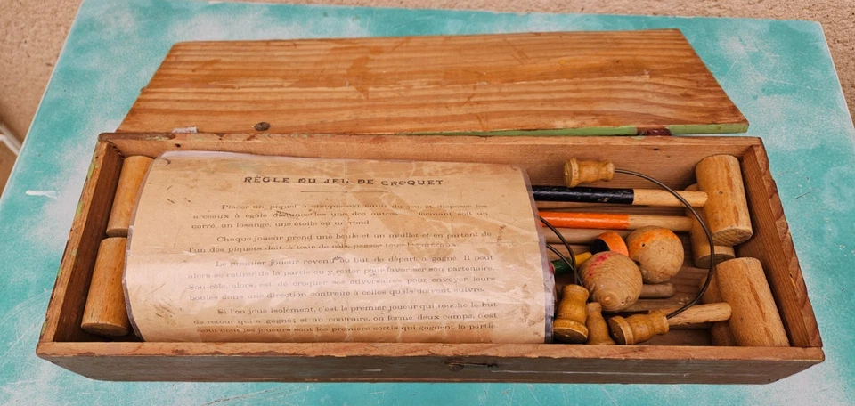 ANCIEN  JEU DE  CROQUET DE SALON DANS SON COFFRET D'ORIGINE - Photo 2/4