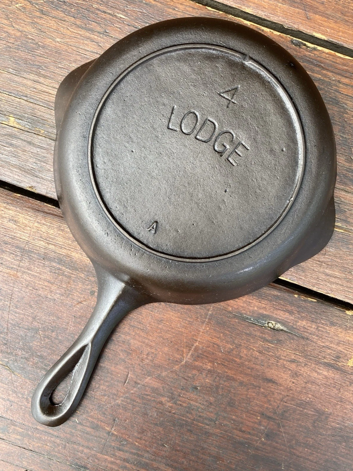 Lodge Cast Iron #4 Arc Logo Skillet