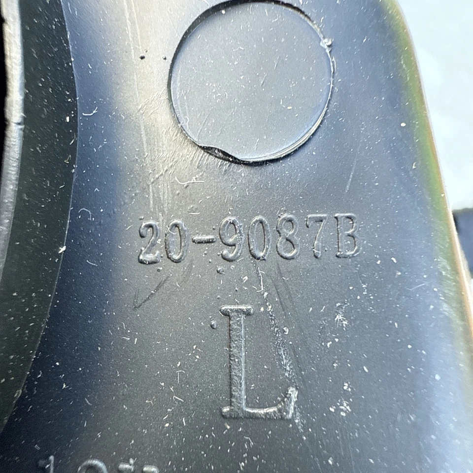 Left And Right Headlight Assemblies Compatible with 2010-2011 Toyota Camry - Image 4 of 4