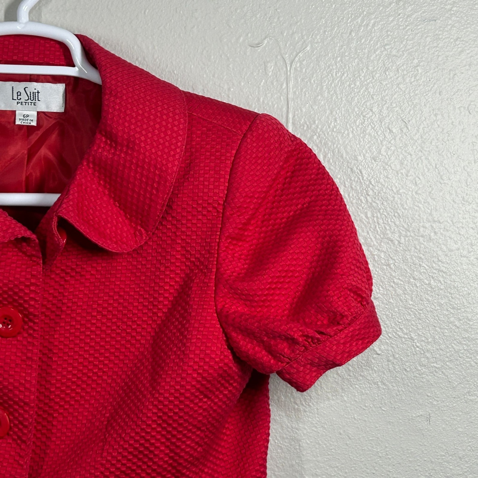 Le Suit Skirt Set Womens Petite 6P Red Textured Button Puff Sleeve Jacket Skirt