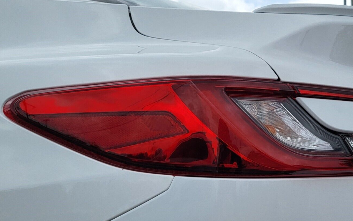 a+u2012年9月号 OEM Left Driver Side LED with LED signal Tail Lamp For Toyota