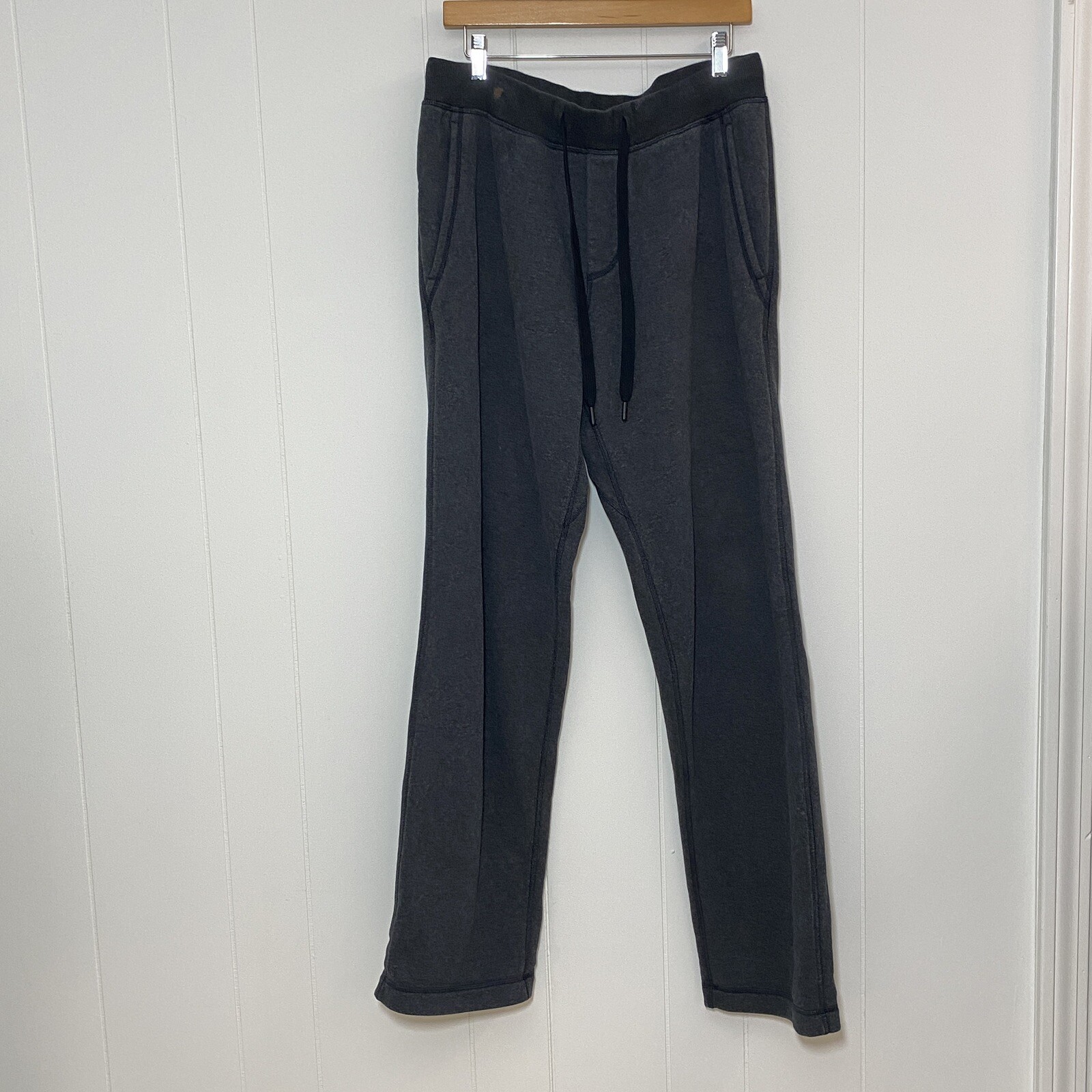 Lululemon Mens Gray Fleece Sweatpants Size L with Drawstring & Pockets for Athletic Wear & Lounging-image