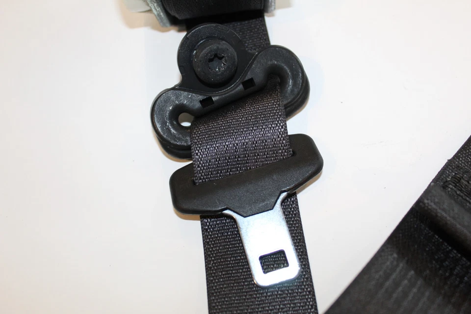 Retractor de cinturón de seguridad exterior trasero, diestro o derecho 2019-2021 Dodge Ram 2500 3500 negro Foto 4 de 4