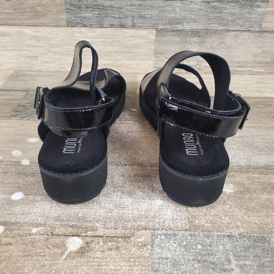 Munro Teagan Womens Sandals Sz 8 WW Black Crinkle Patent Leather Ankle Strap - Image 3 of 4