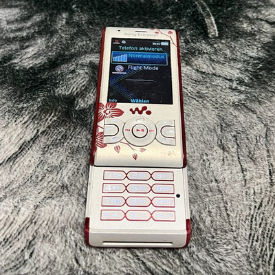 Sony Ericsson Walkman Slider Handy 8 MB Weiß/Rot Blumenmotiv