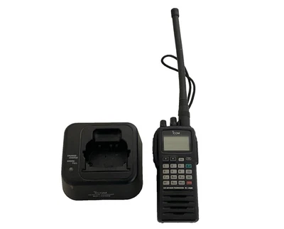 ICOM IC-A6E VHF Airband Transceiver + BC-119N Ladegerät (Display defekt) - Bild 1 von 4