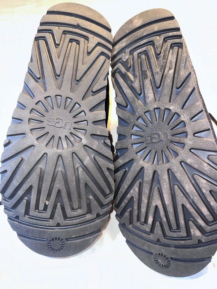 UGG Boots Neumel Sheepskin Lined Ankle Black Suede Lace Up Booties Women's 8 - Image 4 of 4