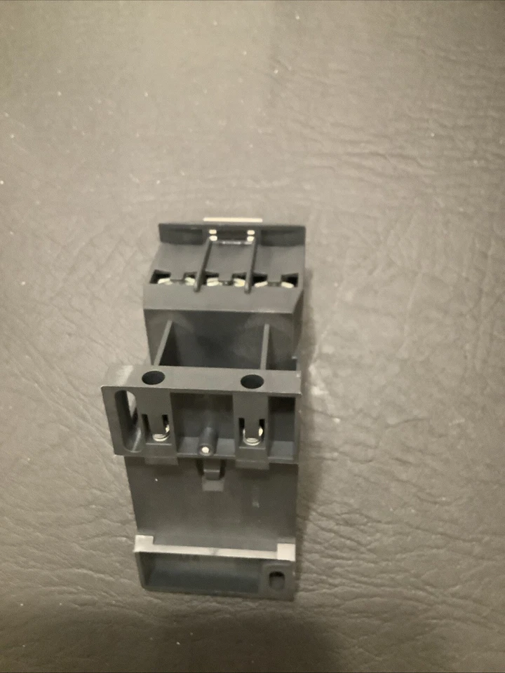 Schneider Electric LAD7B106 Terminal Block - Image 3 of 4