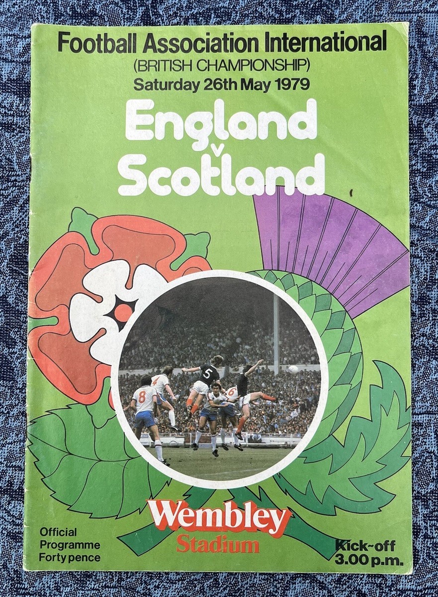Photo Ancienne 1979 – Équipes De Football De Malte Et Du Pays De Galles – Vintage