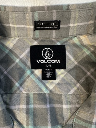Volcom Classic Fit Short Sleeve Button Up Size XL Gray Blue Plaid Surf Skate - Picture 7 of 8